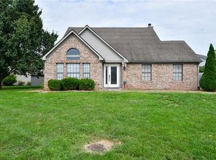 1220 Easton Point Dr, Greenwood, IN