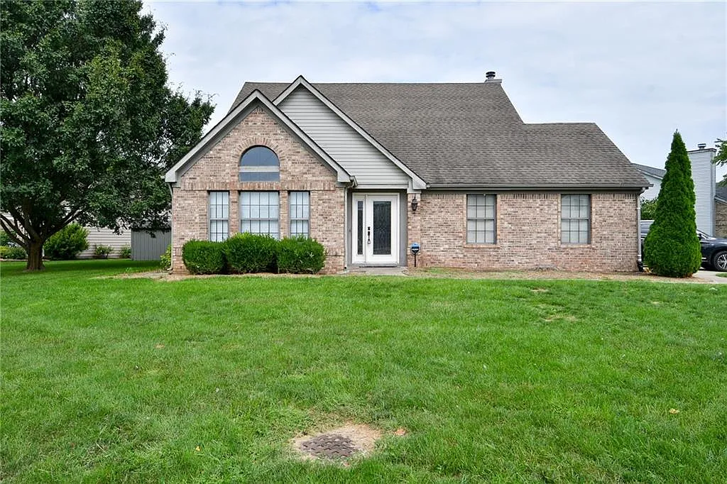 1220 Easton Point Dr photo 1