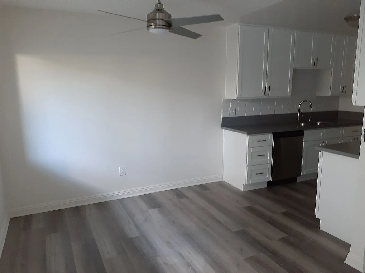 2 bedroom 1 bath for rent in Newport Beach — Photo 4