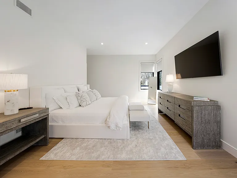 130 Highview Dr — Photo 11