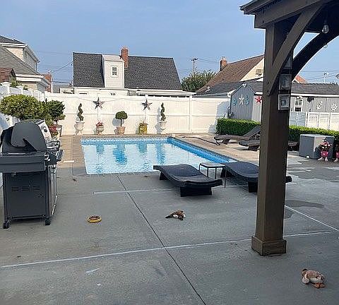 Backyard oasis 4ft-6ft 