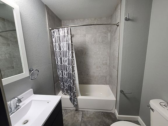 4th image of 1006 E Wayne St #1/2