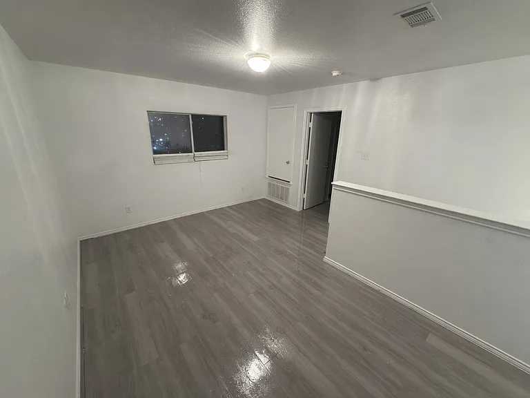 8440 Shallow Creek Dr — Photo 5