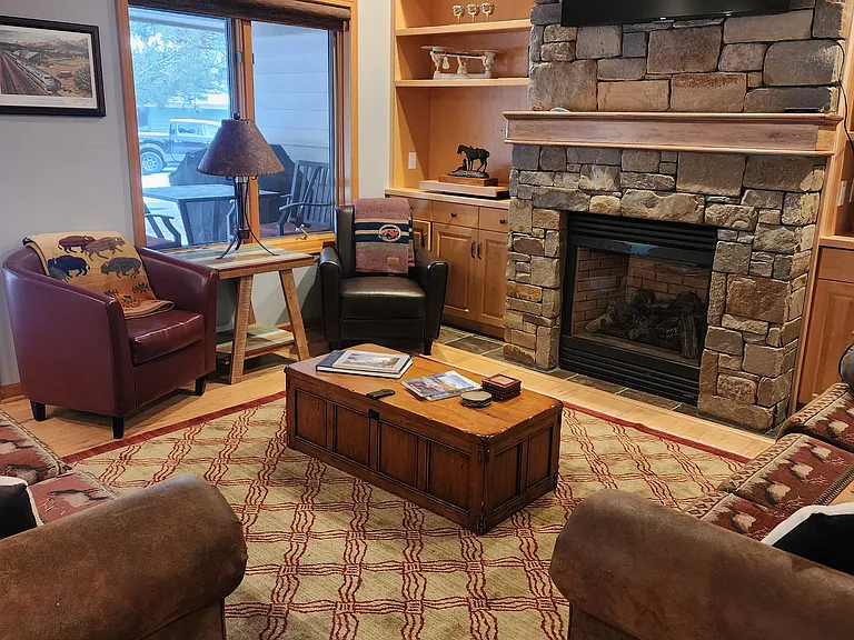 E Lakeshore Dr — Photo 8