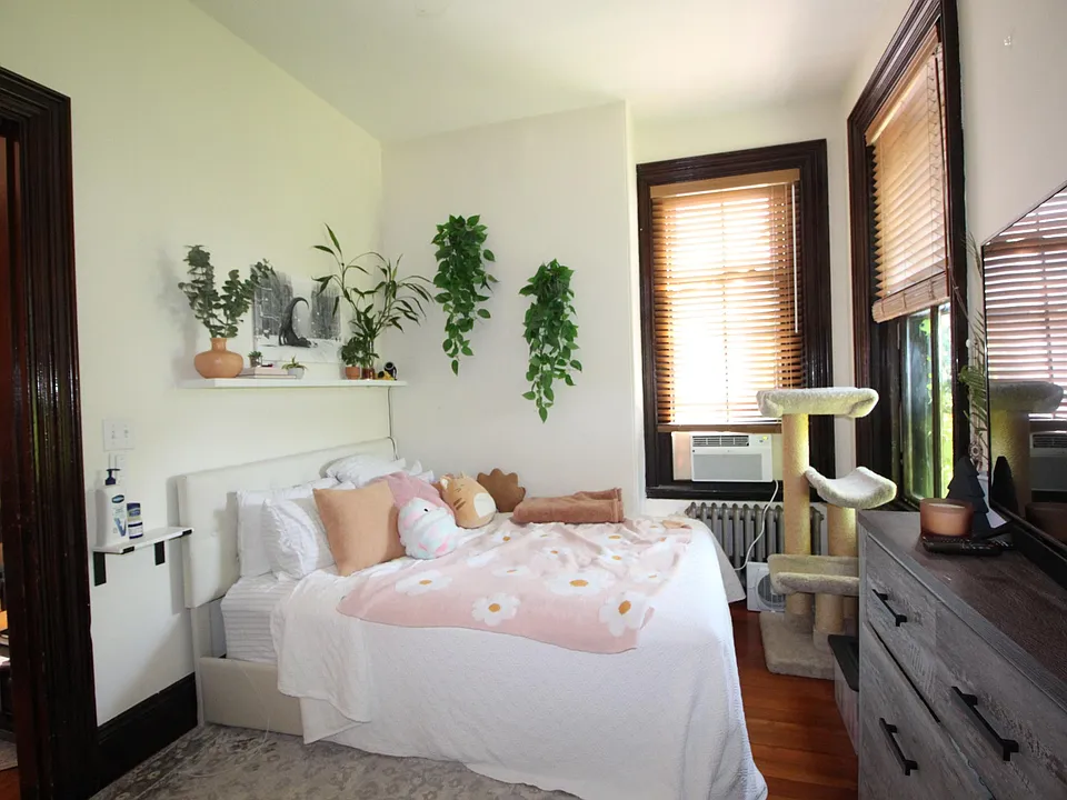 517 E Broadway #2