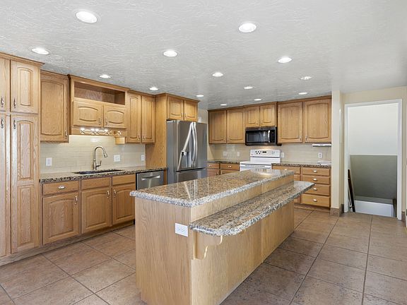 5th image of 967 E Tritoma Ave