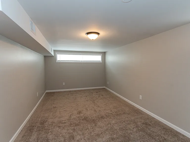 811 Eathan Ave — Photo 32