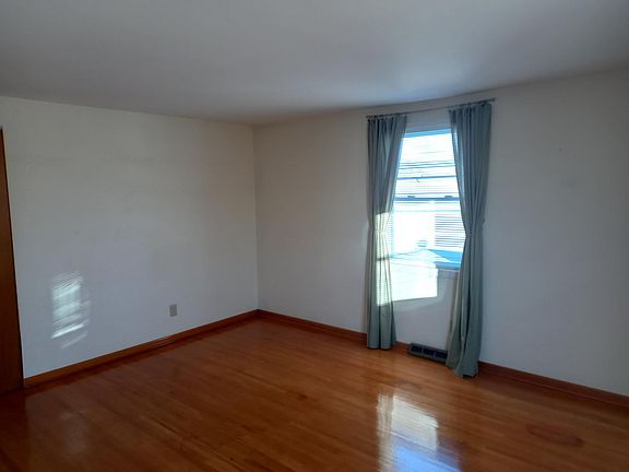 5th image of 116 Nantucket Dr E