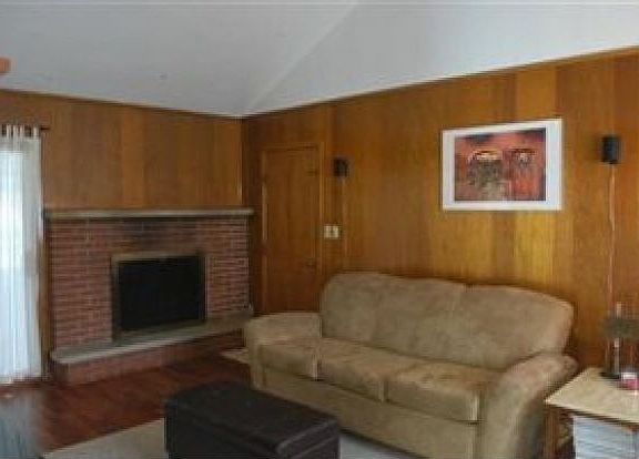 4th image of 373 Royal Oak Blvd