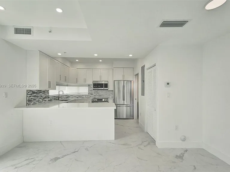7645 Carlyle Ave #5 — Photo 1
