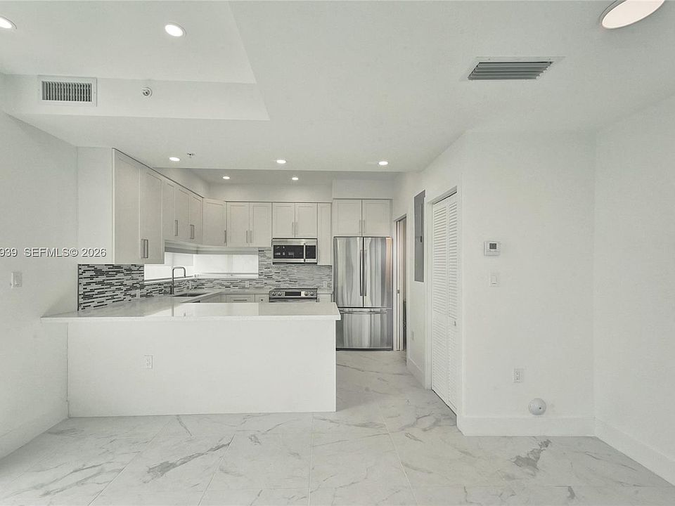 1st image of 7645 Carlyle Ave #5