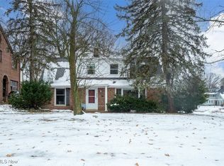 2558 Lee Rd, Cleveland, OH 44118