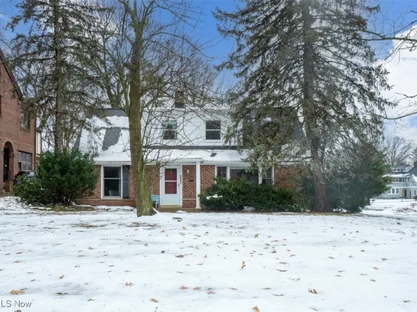 2558 Lee Rd, Cleveland, OH 44118