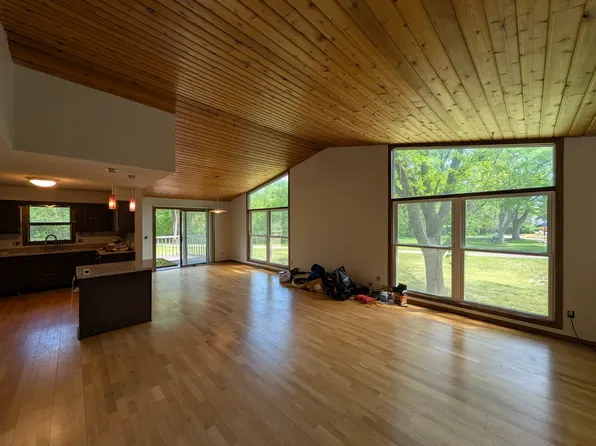 7901 Georgia Ave N, Brooklyn Park, MN 55445