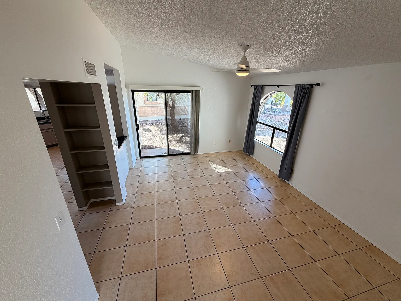 3 bed, 1600 sqft, $2,595 — Photo 2