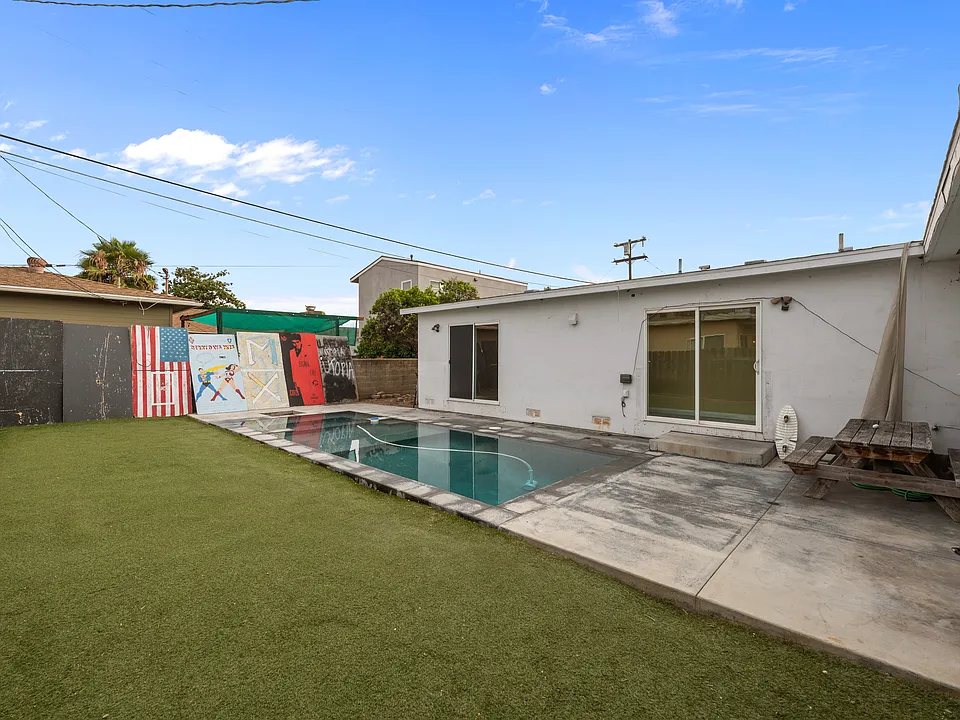 6233 Dorothy Dr