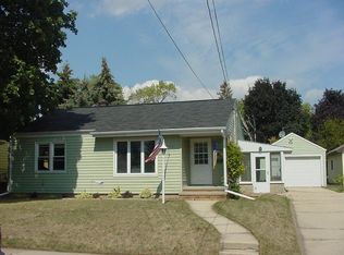 802 7th St, Menasha, WI 54952