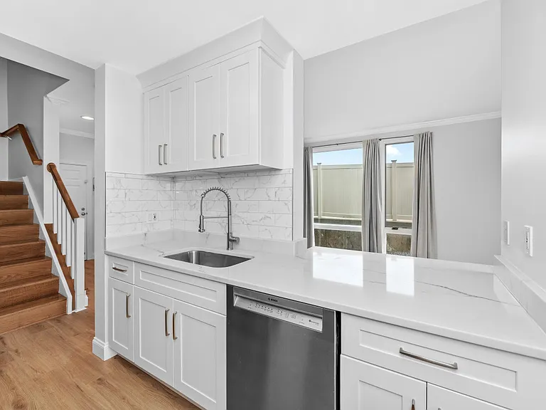 1 Warren St #109 — Photo 4