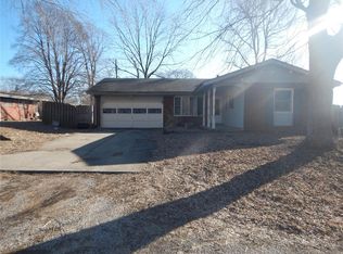 3 Antrim Dr, Fairview Heights, IL 62208