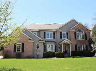 N49W16993 Fox Ridge Dr, Menomonee Falls, WI 53051