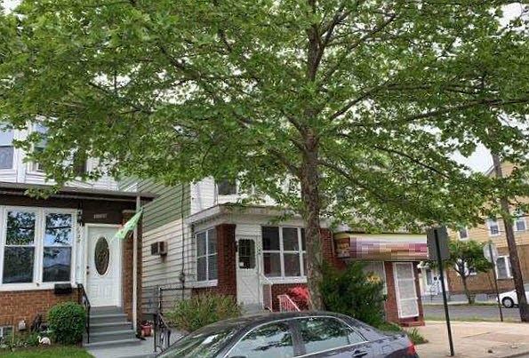 2nd image of 1140 Genesee St