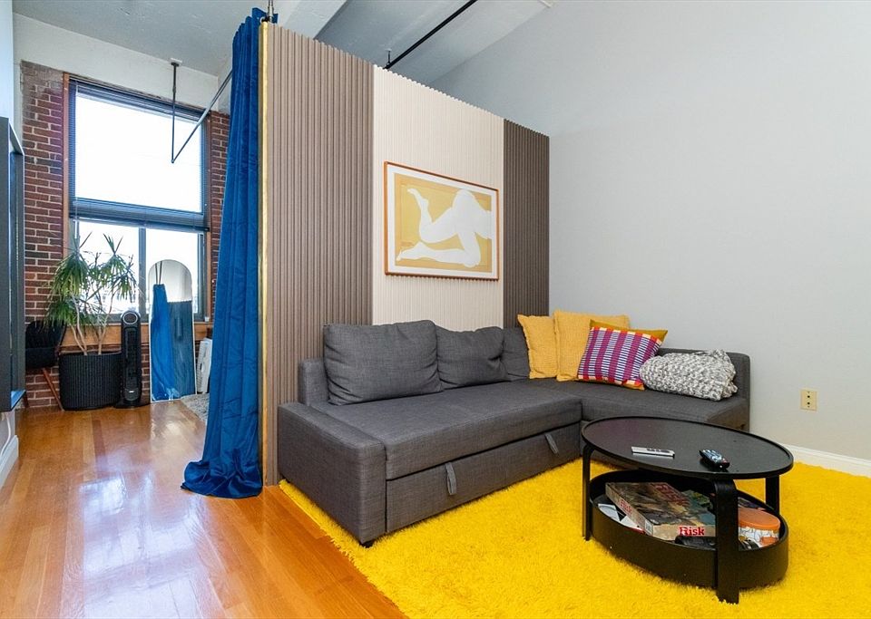 1st image of 320 W 2nd St APT 303