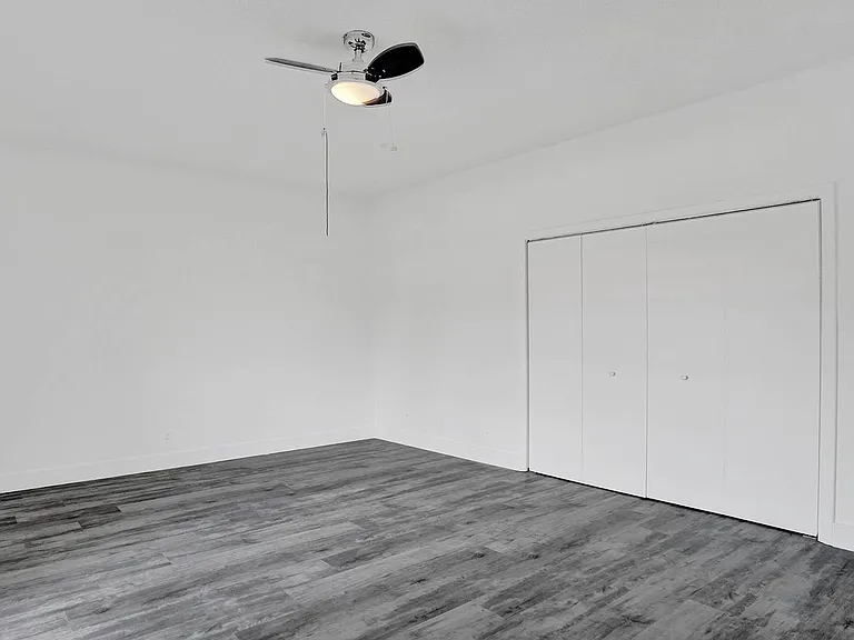 16610 Royal Poinciana Ct — Photo 24