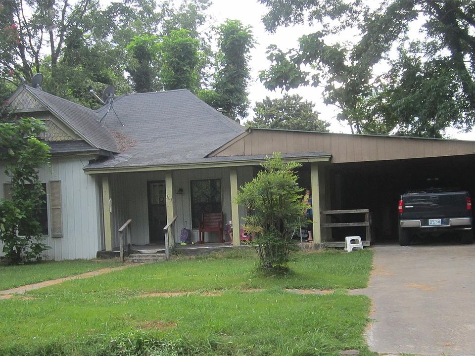 2nd image of 303 NW 2nd St