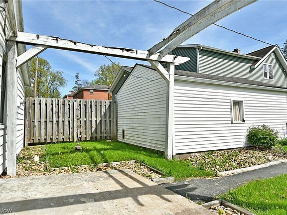 3rd image of 190 Meadowbrook Ave