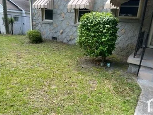 3 bed, 1067 sqft, $1,900 — Photo 2