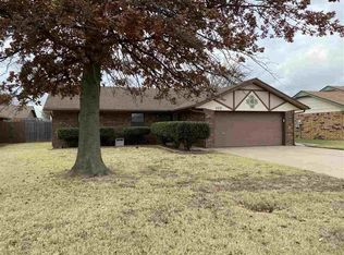 322 S Old Trl, Enid, OK 73703