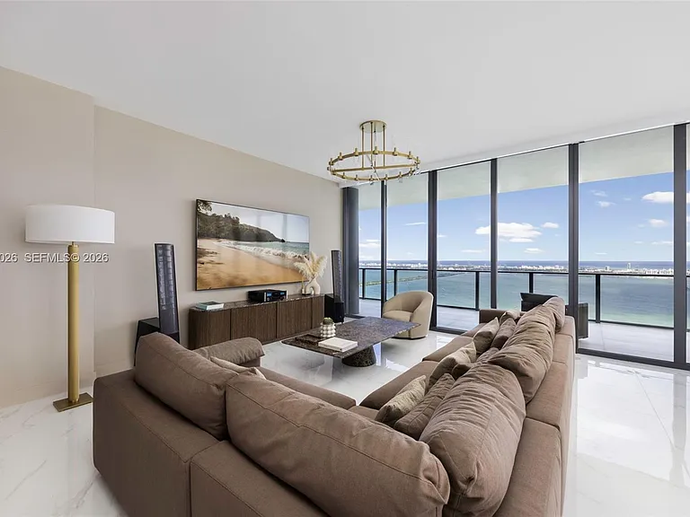 700 NE 24th St #Penthouse 5904 — Photo 2