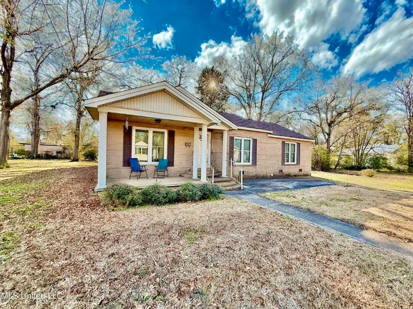 108 Lamar St, Crystal Springs, MS 39059