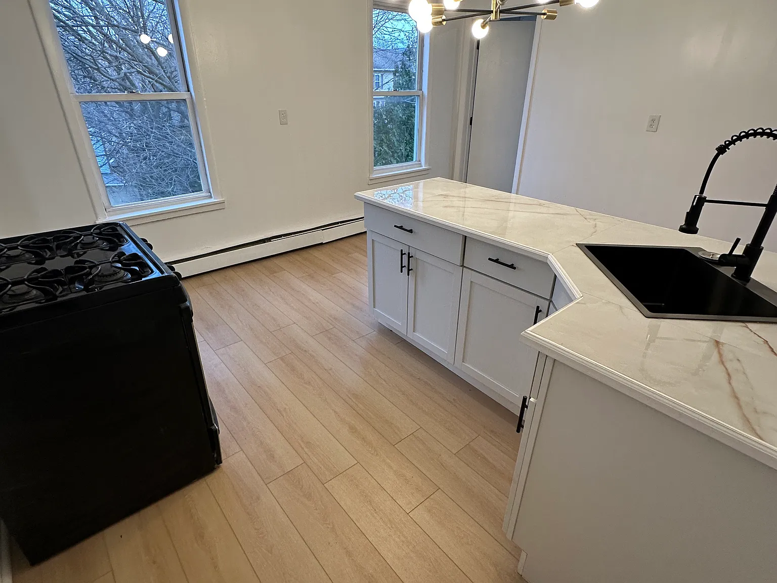 2 bed, 950 sqft, $1,549 — Photo 2