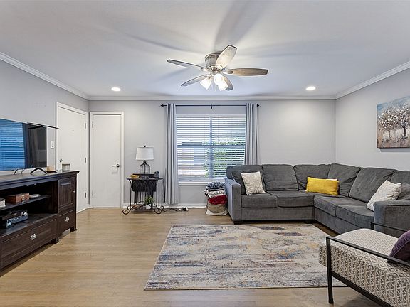 5th image of 5827 Sandhurst Ln APT C