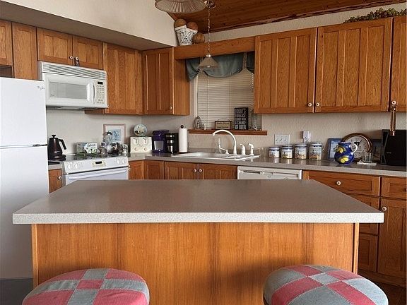 4th image of 1496 Tamarack Dr