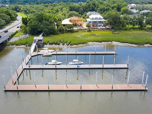 3rd image of 420 Yacht Club Ln