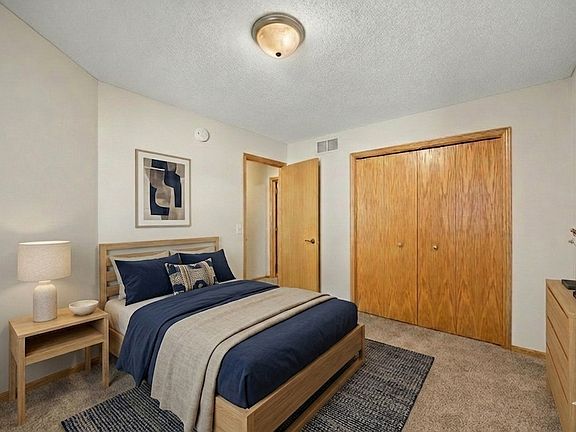 5th image of 609 Danielson Ct