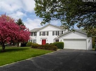 17126 N Brook Trl, Chagrin Falls, OH 44023