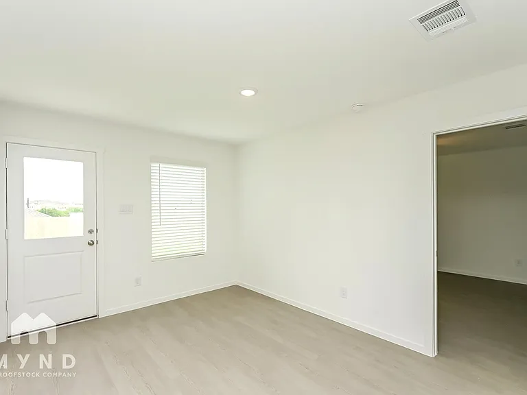 2701 Mistwood Dr — Photo 12