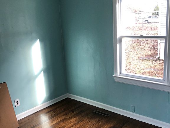 5th image of 3212 Maplelawn Ave NW