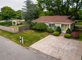 91 Inez St, Narragansett, RI 02882