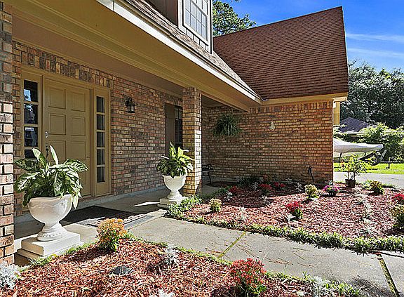 3rd image of 200 Dona Dr