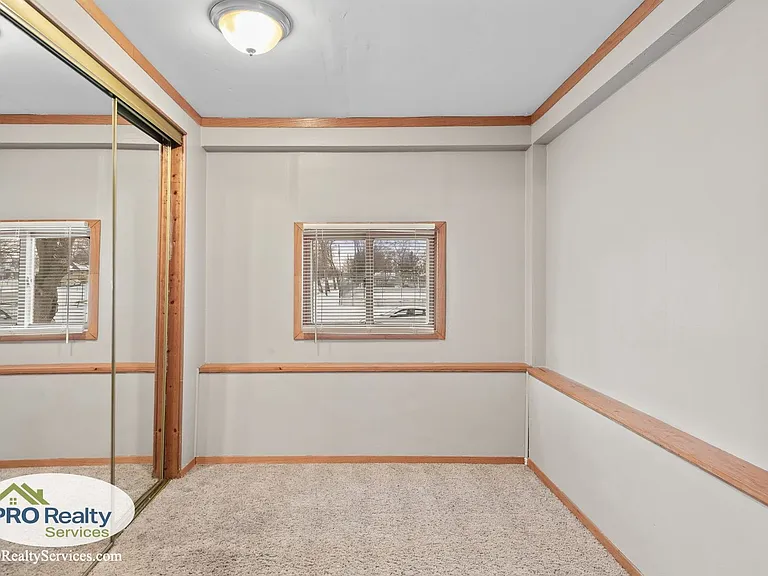 257 E Spruce St — Photo 13