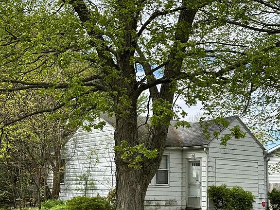 5th image of 1308 Greenway St