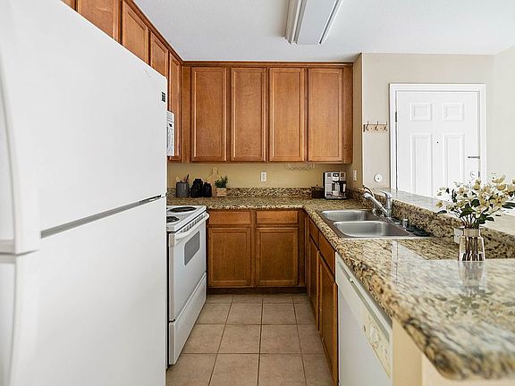 5th image of 3456 Castle Glen Dr Unit 269