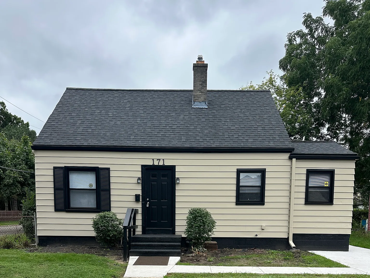 3 bed, 1.5 bath, 952 sqft, $1,795 — Photo 1