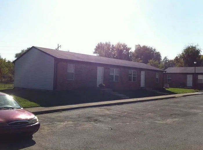 479 W South St