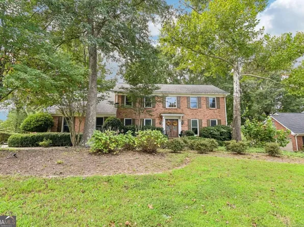 3804 Club Forest Dr, Peachtree Corners, GA 30092