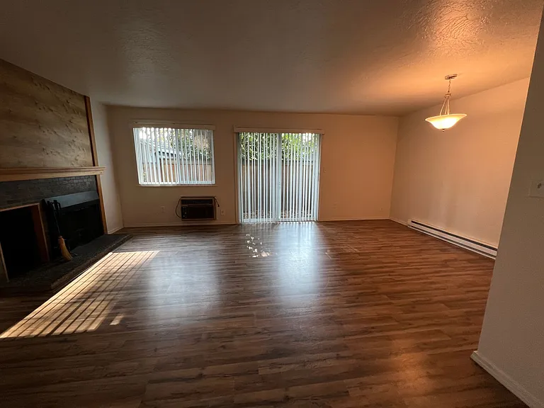 3930 Lake Grove Ave #1C — Photo 10